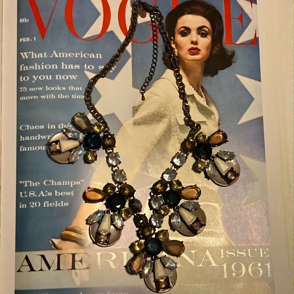 Beautiful, rhinestone necklace.